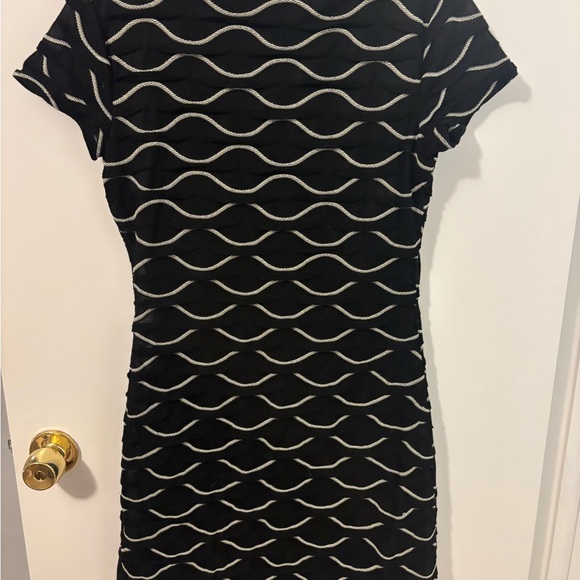Max Studio Black Slight Ruffled Dress with White Wave Design - Picture 3 of 4